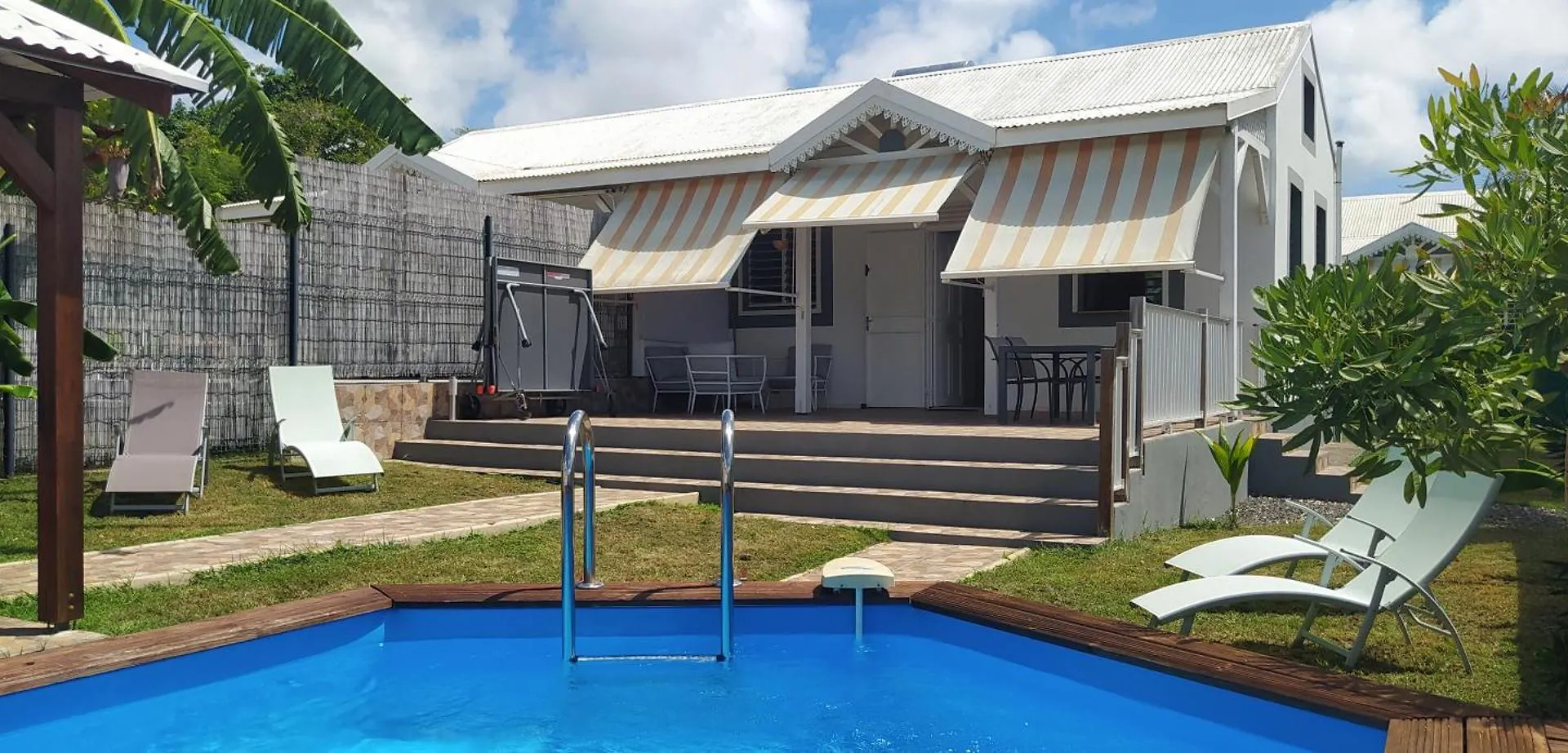Gites Monoi 4 Personnes Avec Piscine Privee Saint-François Nyaraló